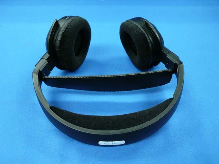 Digital Wireless Stereo Headphones - FCC ID UZZRFWHP01RX - Beautiful Enterprise Co., Ltd.