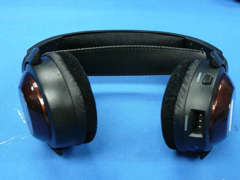 Digital Wireless Stereo Headphones - FCC ID UZZRFWHP02RX - Beautiful Enterprise Co., Ltd.