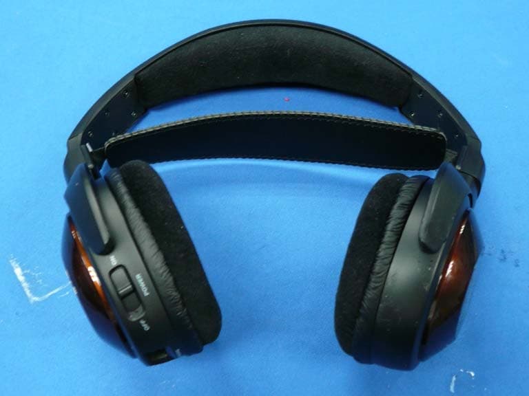 Digital Wireless Stereo Headphones - FCC ID UZZRFWHP02RX - Beautiful Enterprise Co., Ltd. (2)