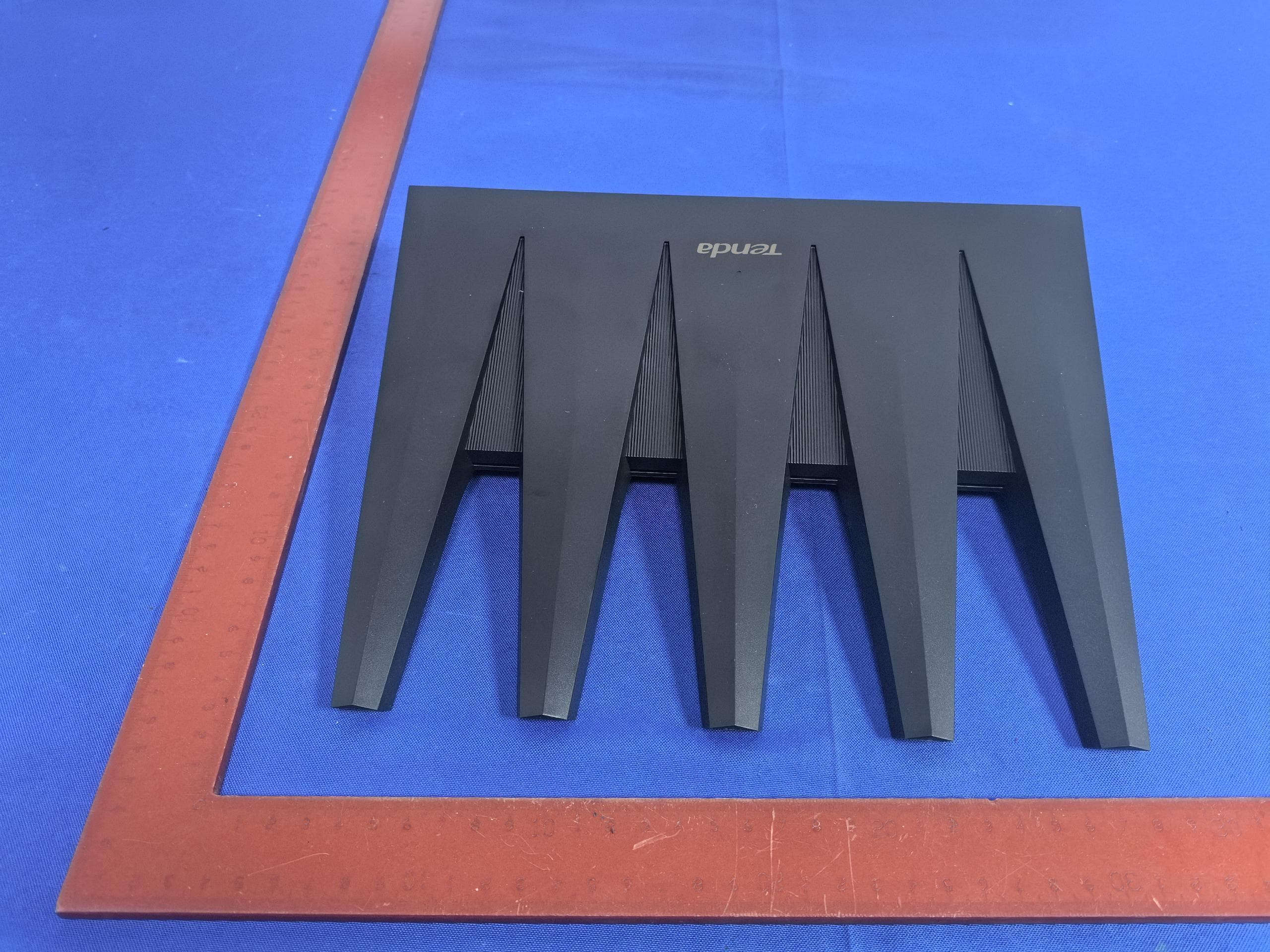 BE7200 Dual-Band Wi-Fi 7 Router with 2.5G Ports - FCC ID V7TBE12P - SHENZHEN TENDA TECHNOLOGY CO., LTD. (2)
