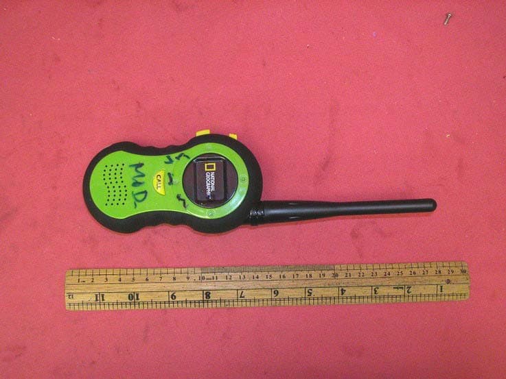Toy Walkie Talkie - FCC ID VA2TK10311WT - Top King International Enterprises Ltd. (2)