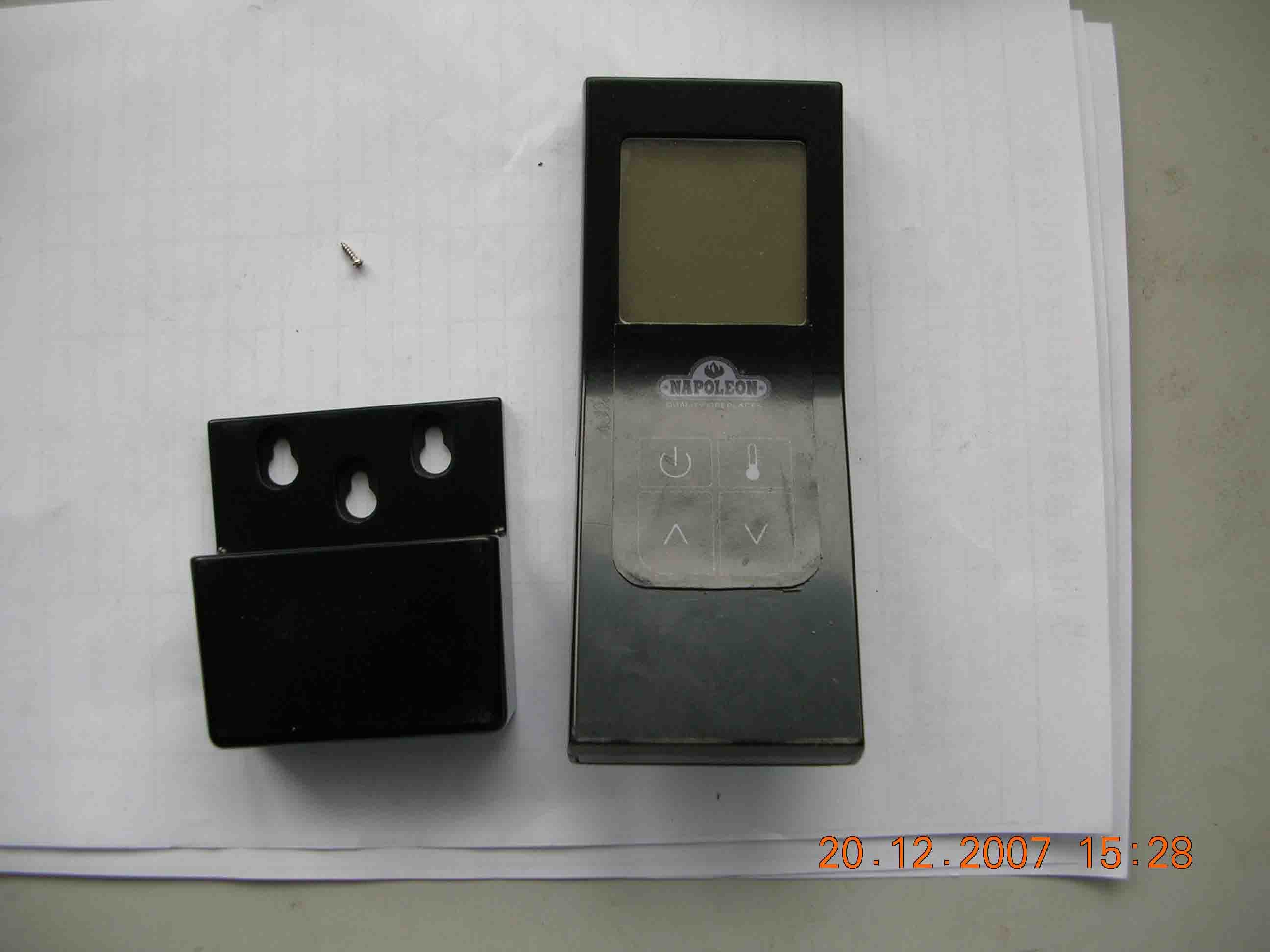 Remote Control Transmitter - FCC ID VA8LB020 - Wolf Steel Ltd. (3)