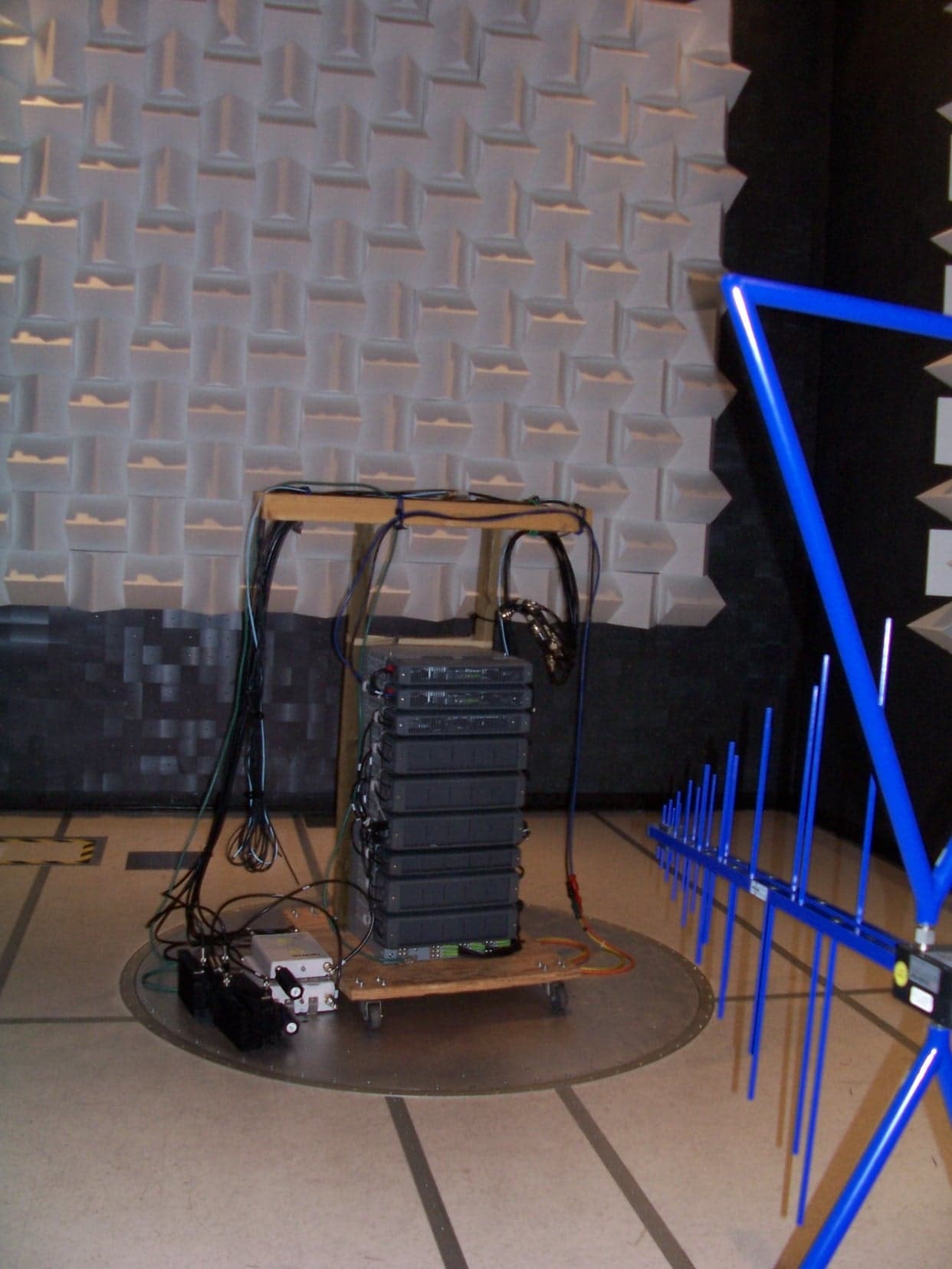 Flexi EDGE Base Transceiver Station (BTS) - FCC ID VBNEXPB-01 - Nokia Solutions and Networks (2)