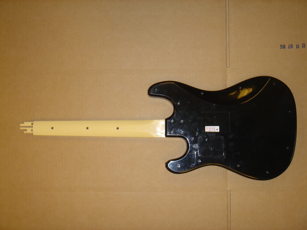 Wireless Guitar Controller for XBox360 - FCC ID VFRHMXGTR01 - Harmonix Music Systems, Inc. (2)