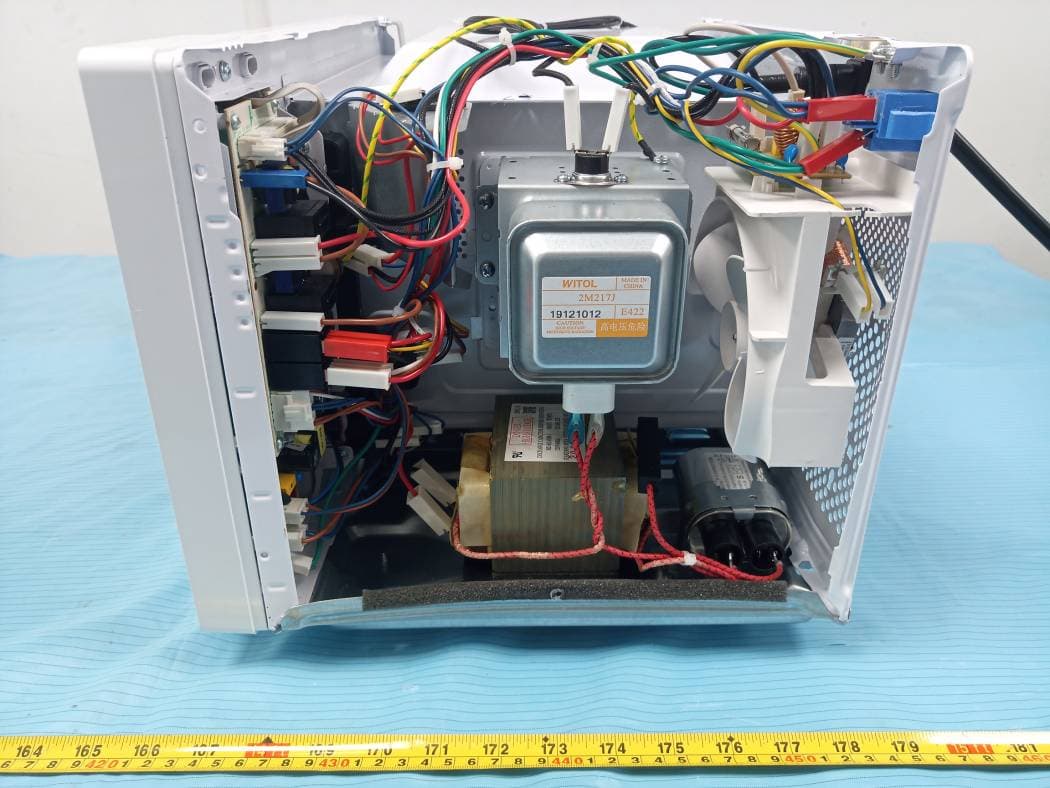 Microwave Oven - FCC ID VG8EM720AYY - Guangdong  Midea  Kitchen  Appliances  Manufacturing  Co.,Ltd