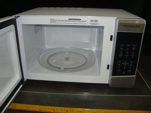 Microwave Oven - FCC ID VG8XM031AYY - Guangdong  Midea  Kitchen  Appliances  Manufacturing  Co.,Ltd (3)