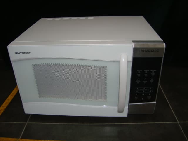 Microwave Oven - FCC ID VG8XM031AYY - Guangdong  Midea  Kitchen  Appliances  Manufacturing  Co.,Ltd (2)