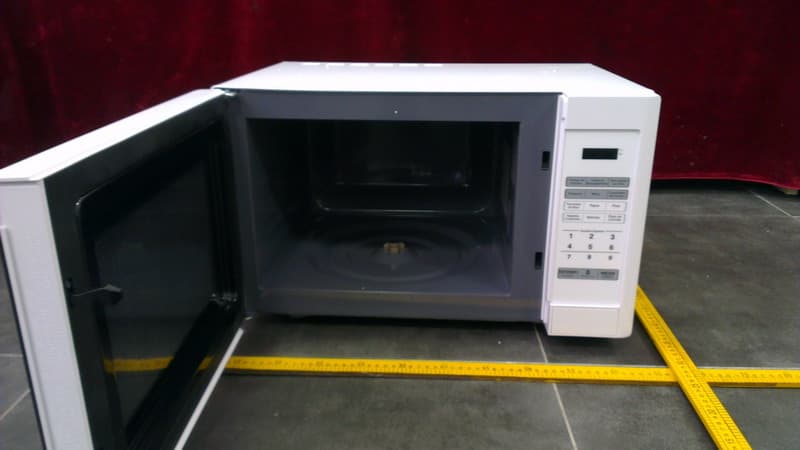 Microwave Oven - FCC ID VG8XM131AYY - Guangdong  Midea  Kitchen  Appliances  Manufacturing  Co.,Ltd