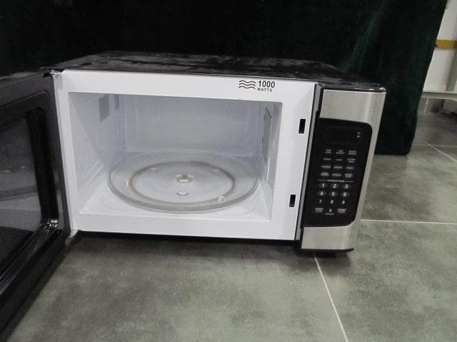 Microwave Oven - FCC ID VG8ZEM028EYY - Guangdong  Midea  Kitchen  Appliances  Manufacturing  Co.,Ltd