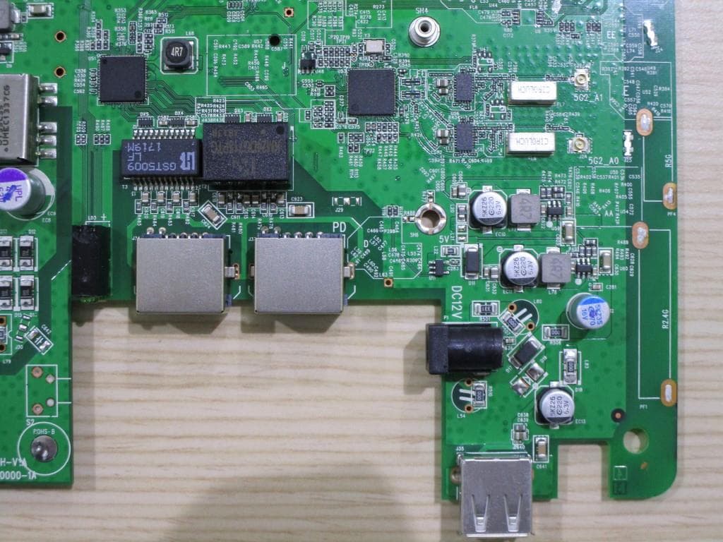 802.11ac Ceiling-mount AP - FCC ID VGYAP1000C - Draytek Corporation (3)