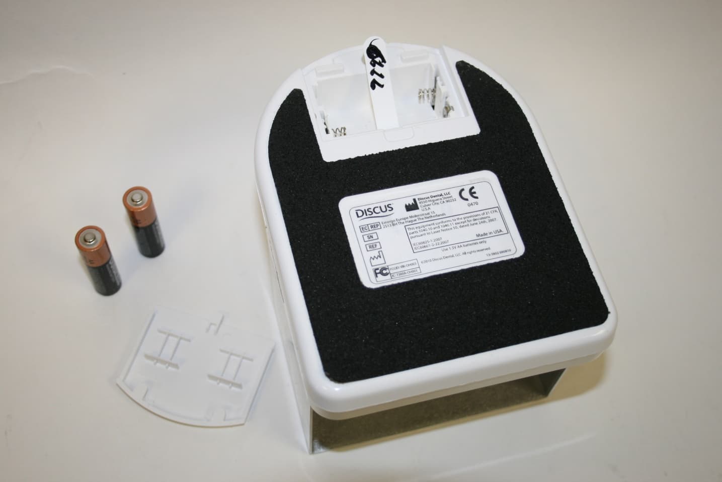 Footpedal transmitter to operate dental laser surgical devices. - FCC ID VIK-OH003 - Zila Inc