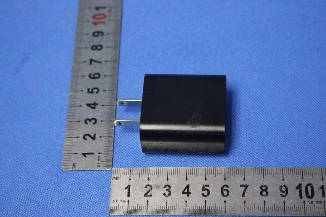 Alarm Clock Wireless Charger - FCC ID VIXRCQ510 - Voxx Accessories Corp. (2)