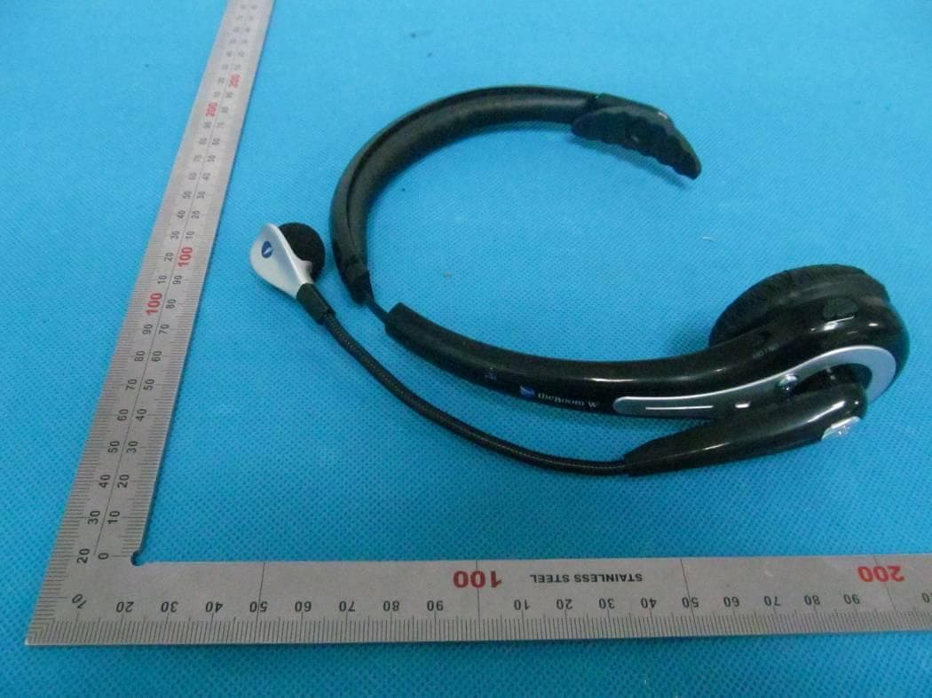 Bluetooth Headset - FCC ID VJ2THEBOOM-W - FUNG SHING CO. LTD (4)