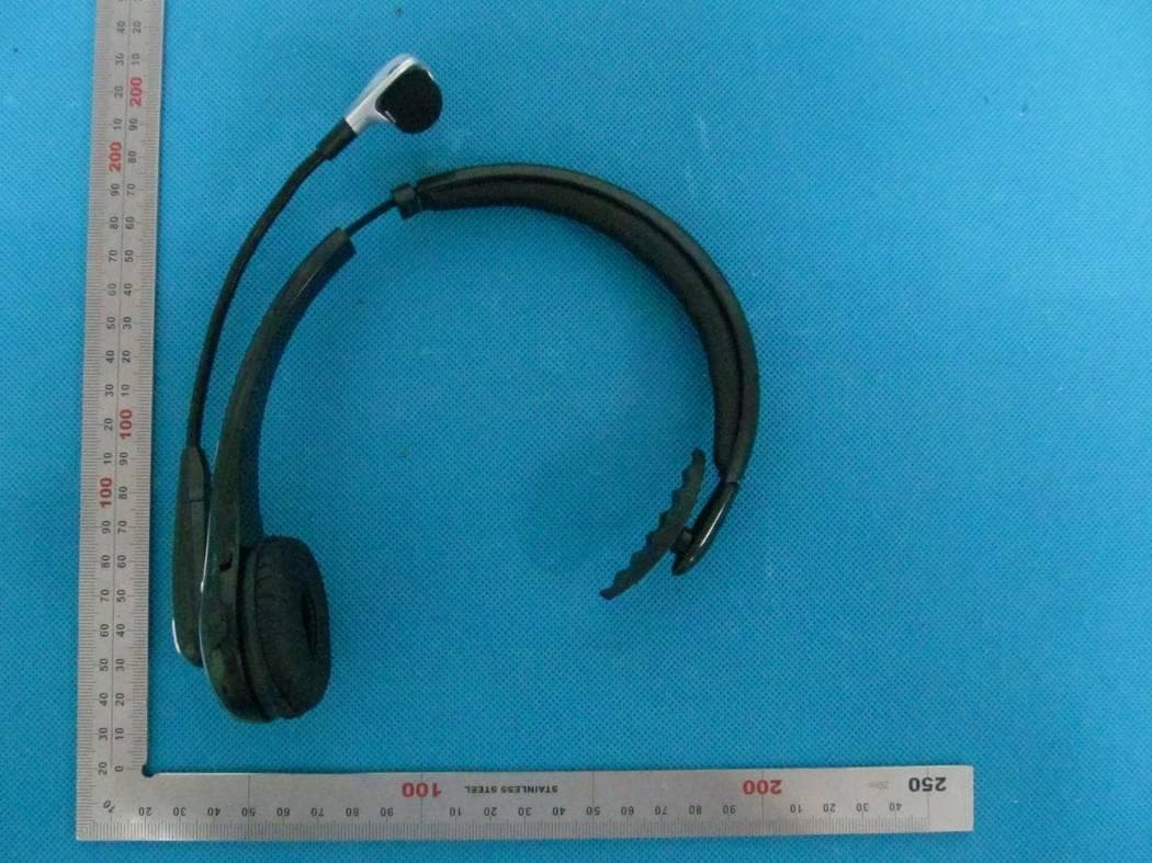Bluetooth Headset - FCC ID VJ2THEBOOM-W - FUNG SHING CO. LTD (2)