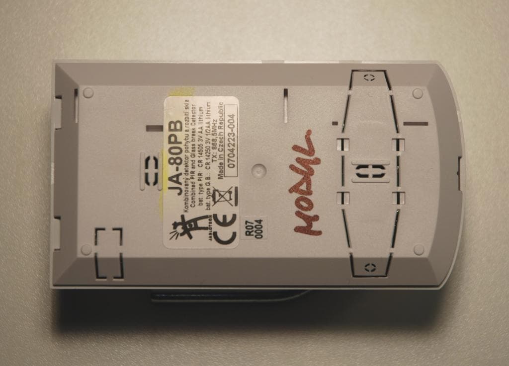 Wireless PIR motion / glass-break detector - FCC ID VL6JA80PB - Jablotron Ltd