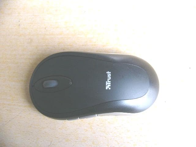 TRUST US DS-3200 WLOPT SL DESK - FCC ID VNK15555 - Trust International BV (2)