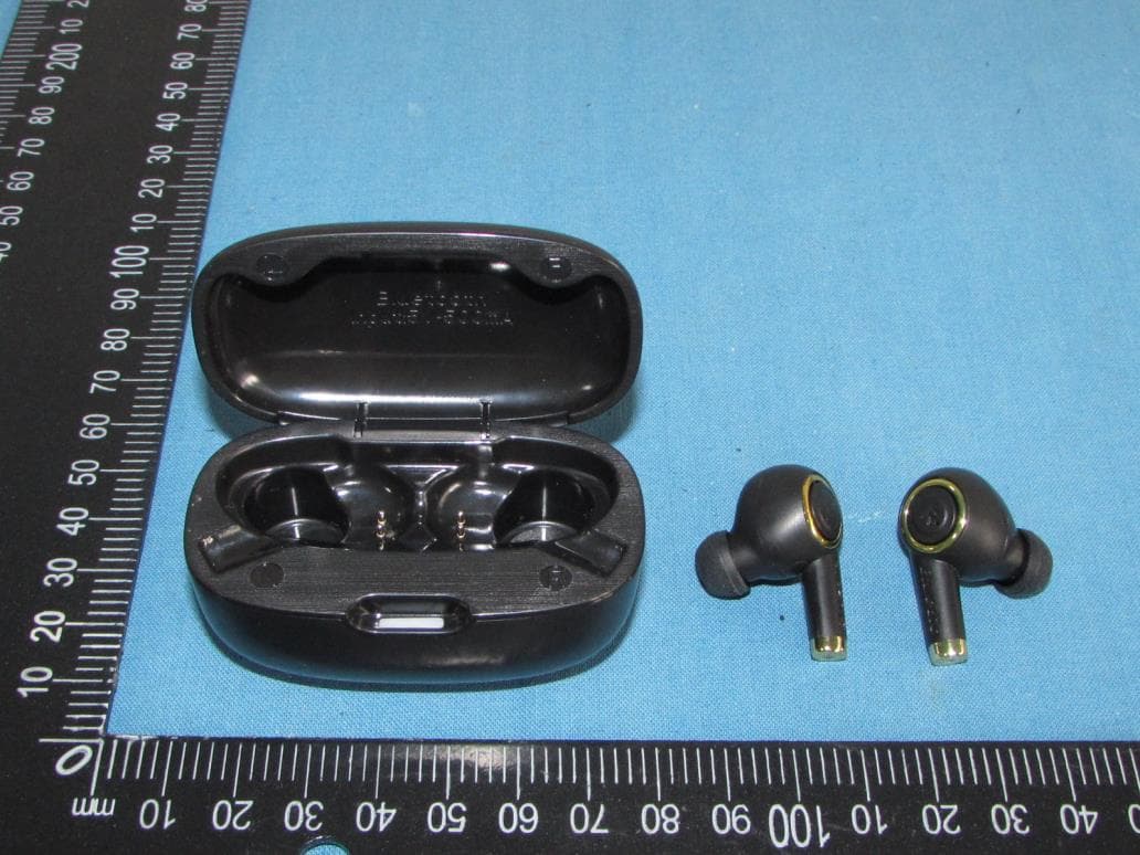 True Wireless Stereo Earphones - FCC ID VO8-P - GuangZhou LIWEI Electronics, LTD (5)