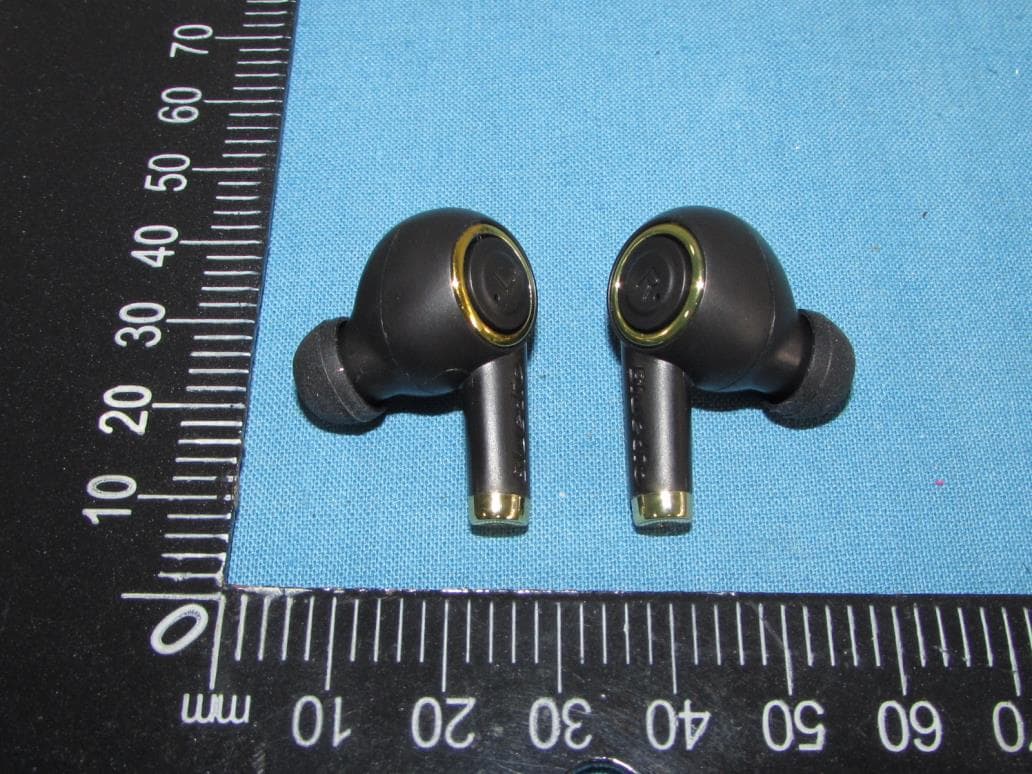 True Wireless Stereo Earphones - FCC ID VO8-P - GuangZhou LIWEI Electronics, LTD