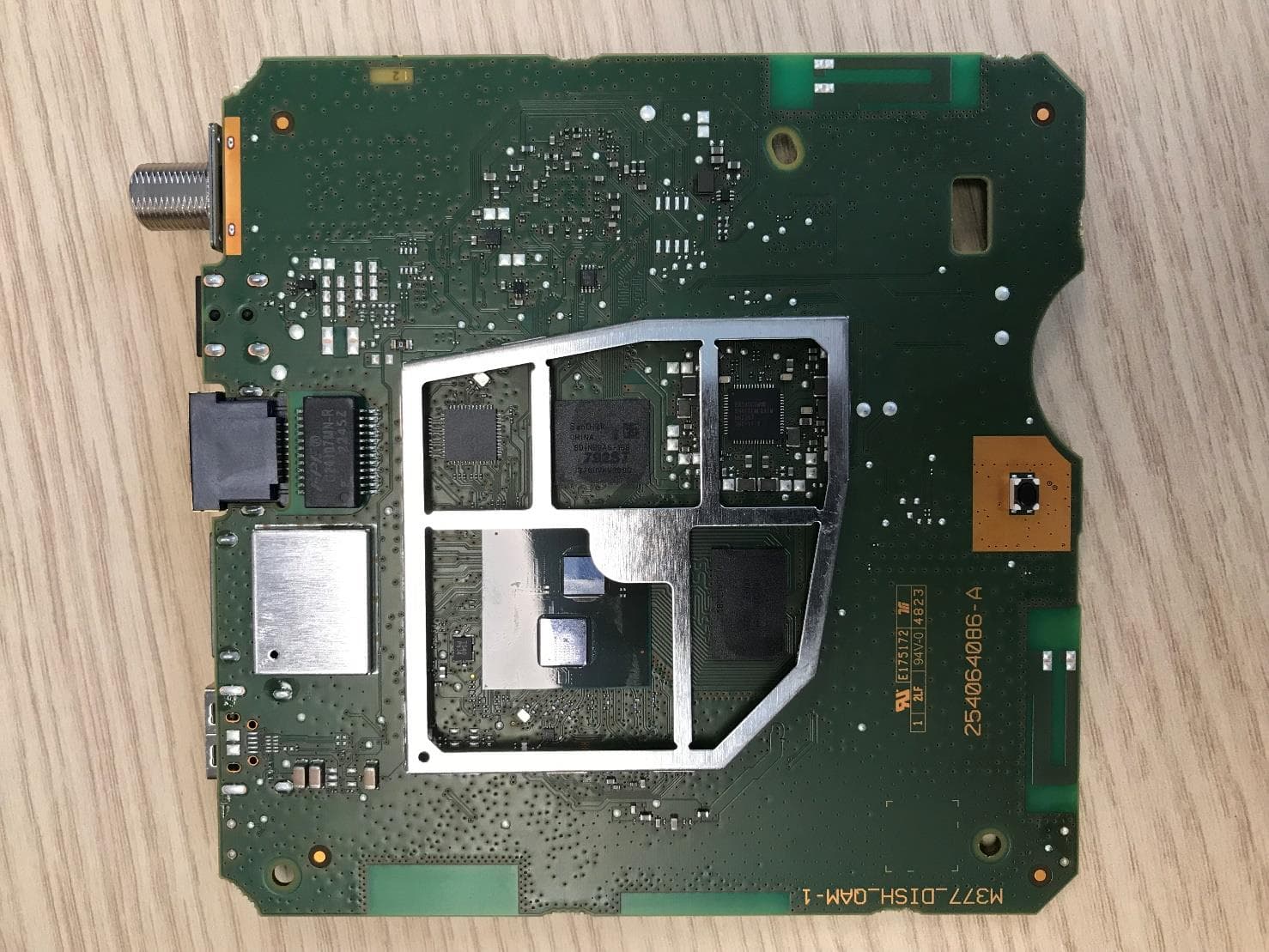 Set top Box - FCC ID VW3DCIW377D - SAGEMCOM BROADBAND SAS