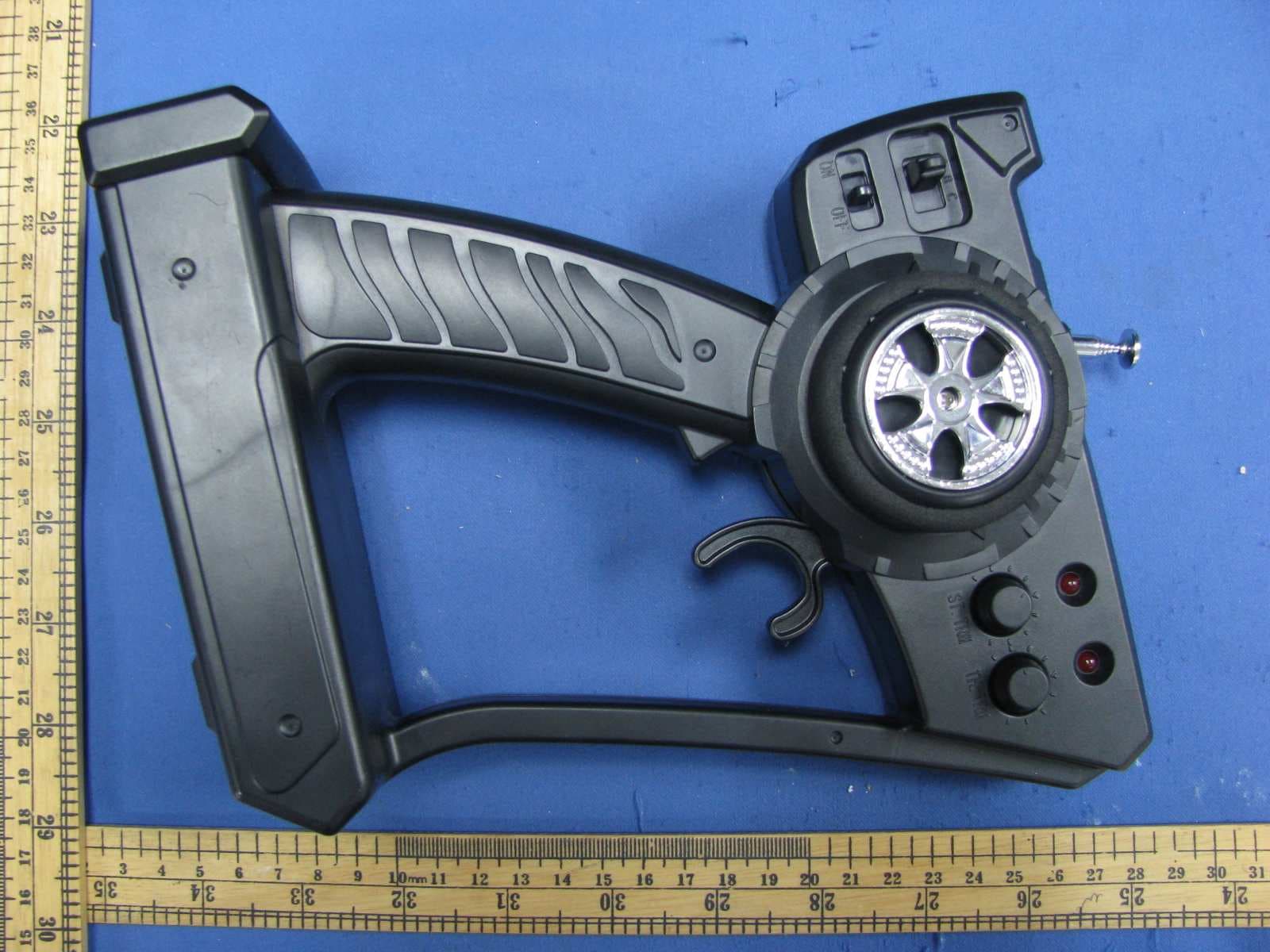EXTREME MACHINES 1:16 PRO GRADE R/C - FCC ID W2MXQGS16TX49 - XQ ARTS TOYS CO., LTD