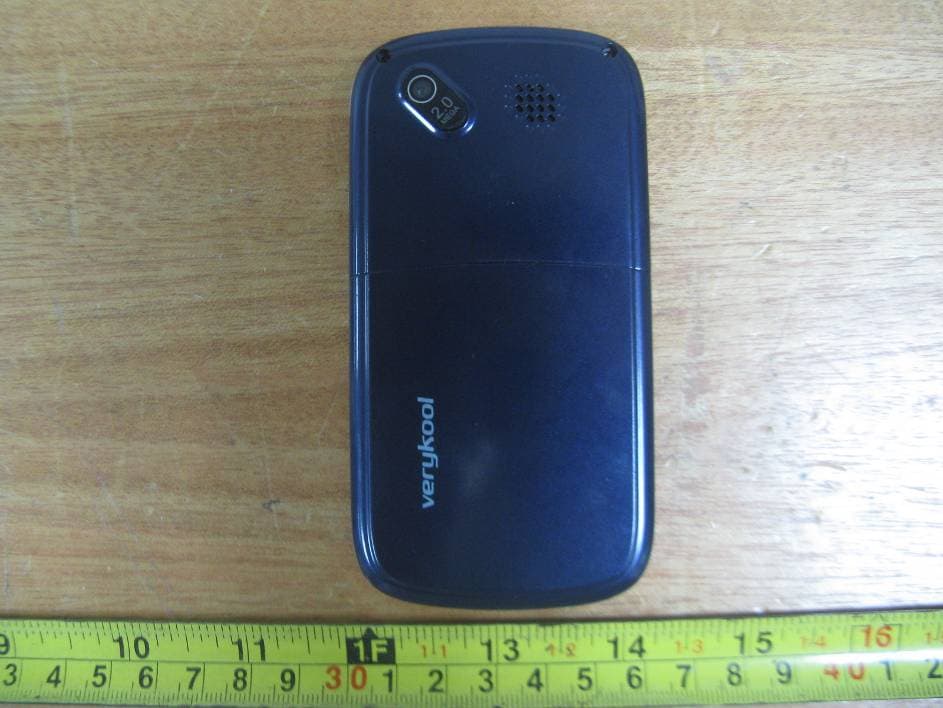 GSM/GPRS Quad-Band Mobile Phone - FCC ID WA6I725 - VeryKool USA Inc (3)