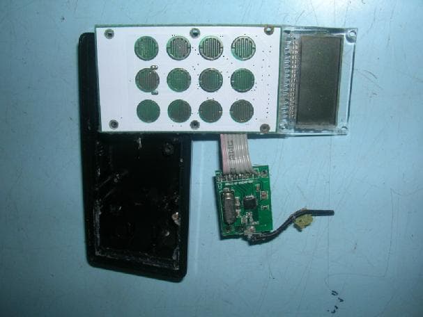 Remote Control Device for Water/Dust Proof MP3/iPod TM Digital Media Locker TM - FCC ID WBQAQPAVRFMPIP - AQUATIC AV (2)