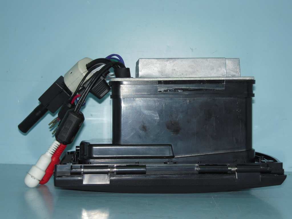 Water/Dust Proof MP3 / iPod Digital Media Locker with Floating RF LCD 2-way RC - FCC ID WBQAQRFDM4D - AQUATIC AV (2)