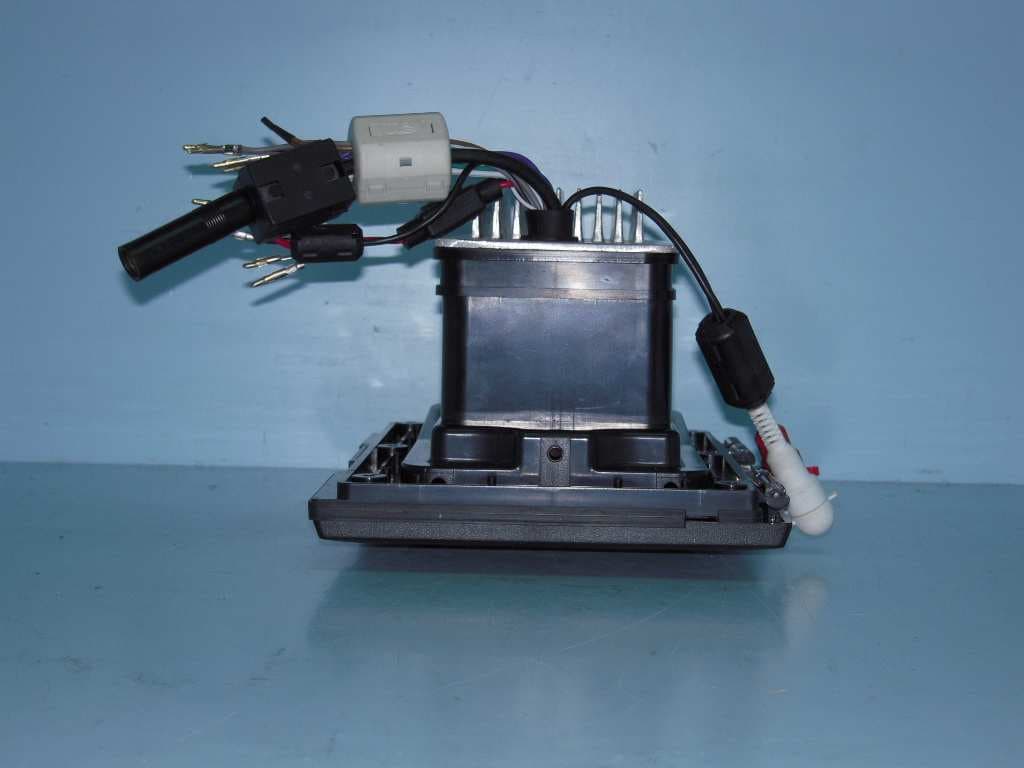 Water/Dust Proof MP3 / iPod Digital Media Locker with Floating RF LCD 2-way RC - FCC ID WBQAQRFDM4D - AQUATIC AV (5)