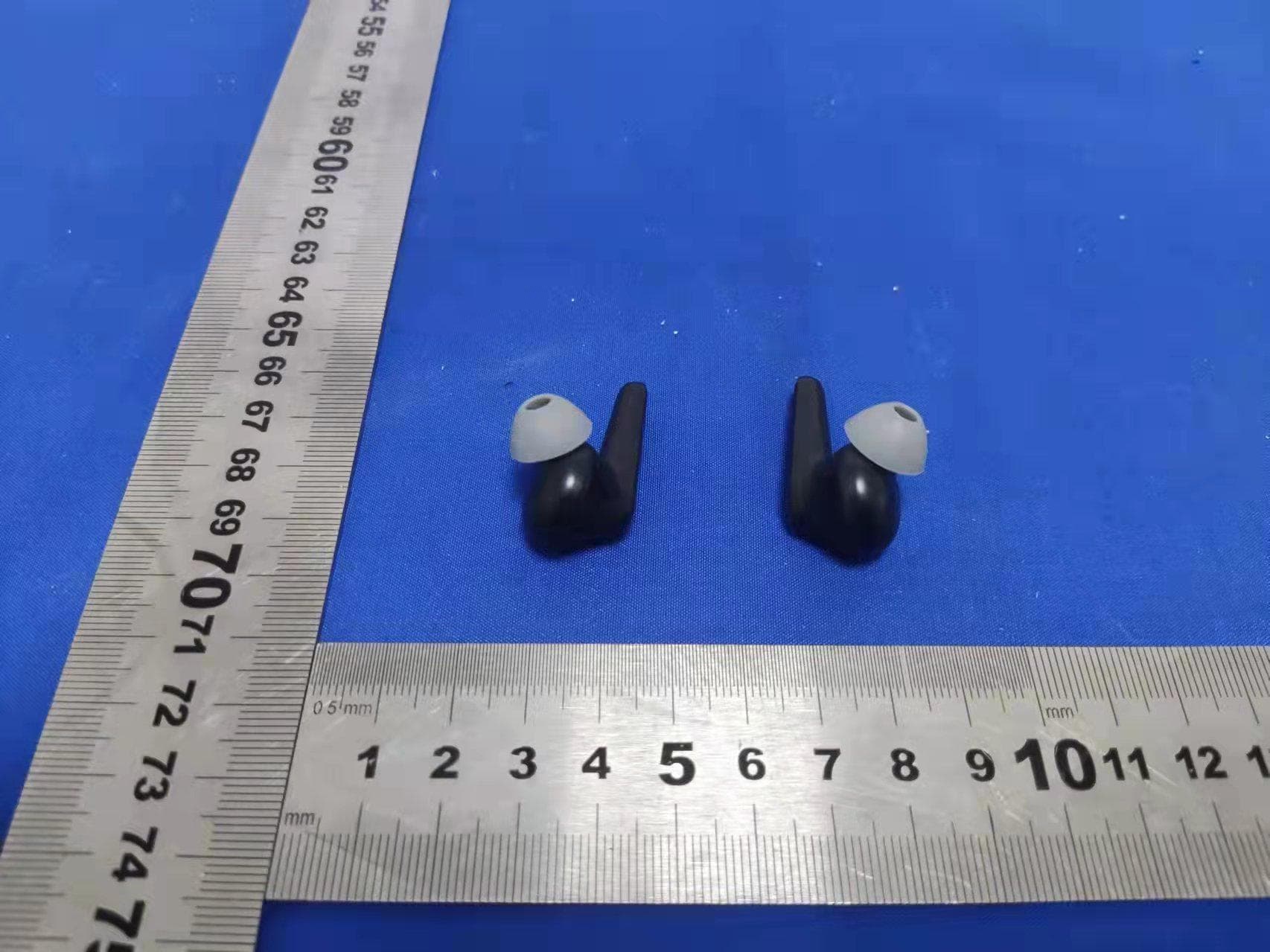 True Wireless Earbuds - FCC ID WC2-P1 - Wonders Technology Co., Ltd. (2)