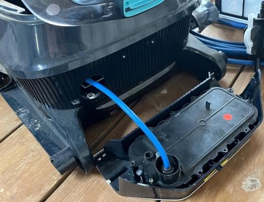 Wireless Robotic Pool Cleaner with Inductive Charger - FCC ID WCHLIBERTY - Maytronics Ltd.