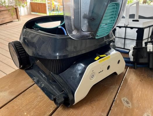 Wireless Robotic Pool Cleaner with Inductive Charger - FCC ID WCHLIBERTY - Maytronics Ltd. (2)