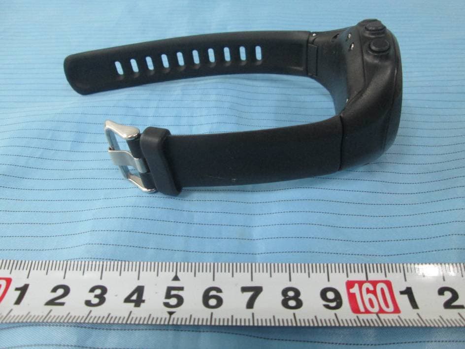Bluetooth GPS Watch - FCC ID WM4745 - Latitude Limited (3)
