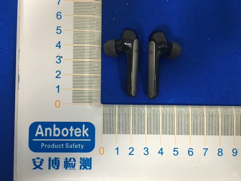 Bluetooth earphone - FCC ID WSG-BH024 - SKY WING Communication Electronics Co.,Ltd (4)