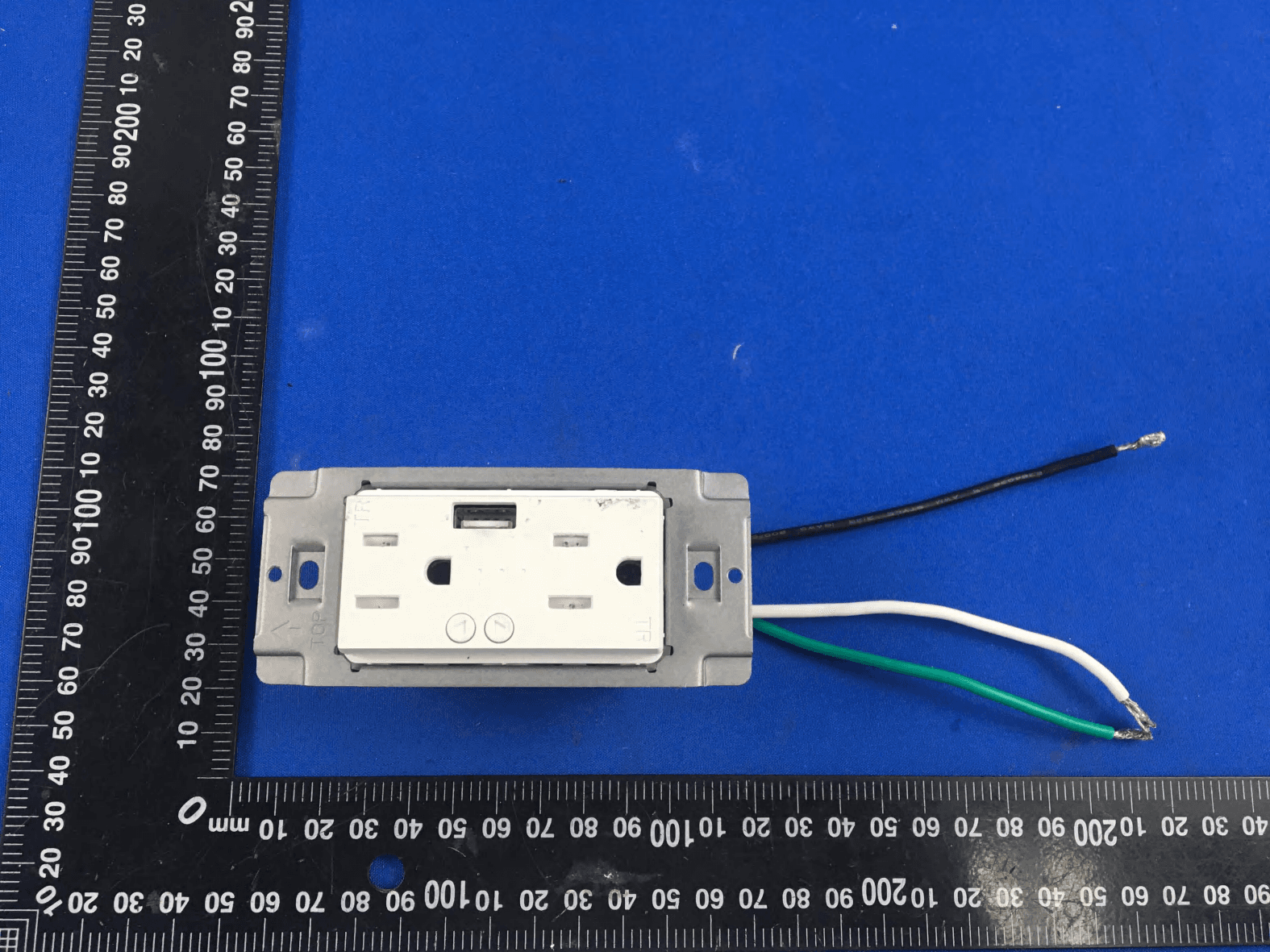 WALL POWER OUTLET - FCC ID X4YHAWP100 - NEXXT SOLUTIONS (2)