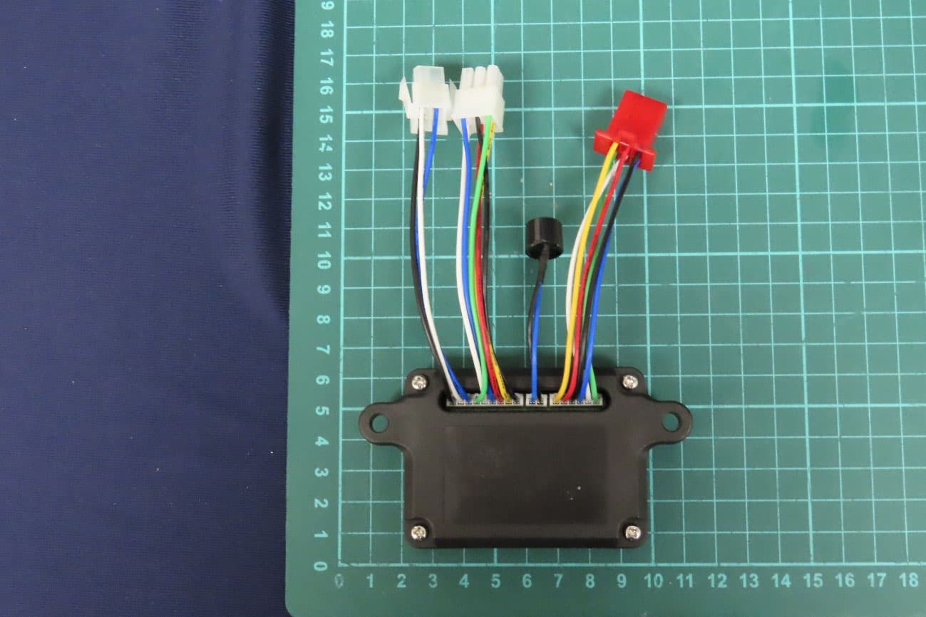 Wireless Remote Control - FCC ID X96884134 - Comeup Industries Inc. (2)