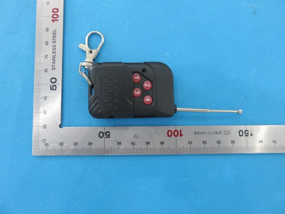 Transmiter remote - FCC ID XAOFCW - Chauvet & Sons LLC.