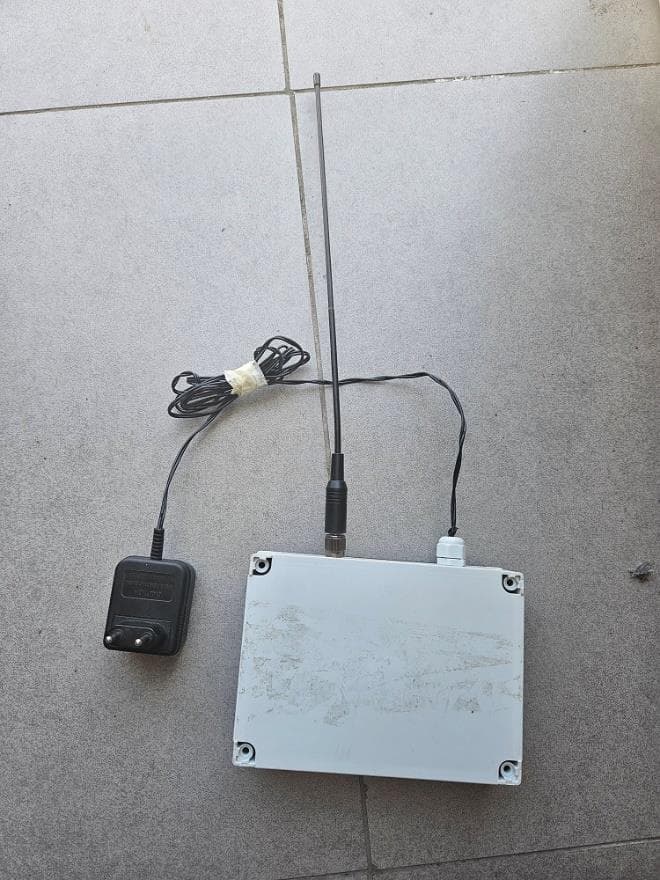 Radio repeater (V2.00) intended to be used for receiving and transmitting the cow tag signal - FCC ID XBL-TRANSCEIVER - E.N.G.S Systems Ltd.