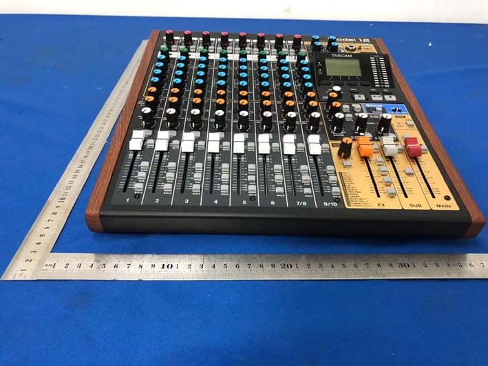 MULTI TRACK RECORD I NG CONSOLE - FCC ID XEG-MODEL12 - TEAC Corporation (3)
