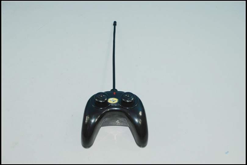 MINI-MONSTER SPINNING CAR - FCC ID XHT10031-32-T27M - Guangdong Yinrun Industry Co., LTD. (1)