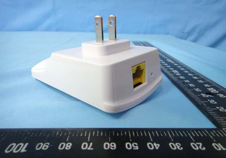 WiFi Repeater - FCC ID XKR-RE300B1 - BaudTec Corporation (3)