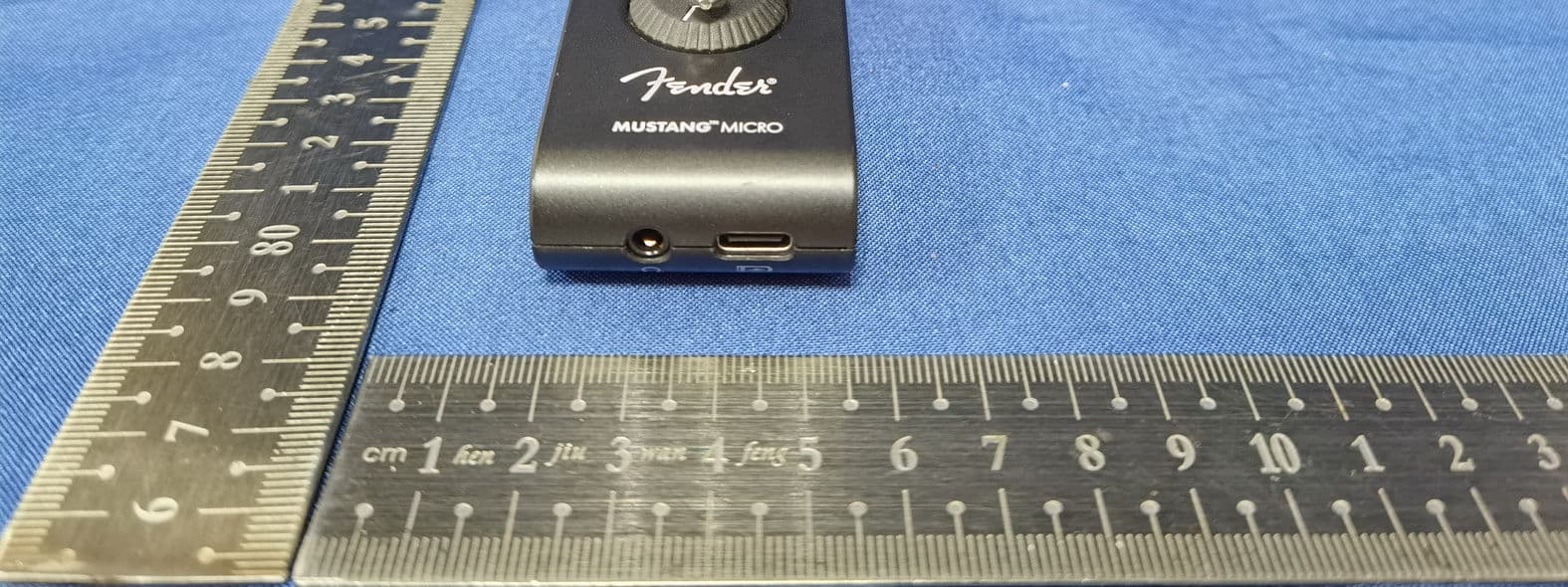 Guitar Headphone Amplifier - FCC ID XQW-MUMPR5833 - Fender Musical Instruments (2)