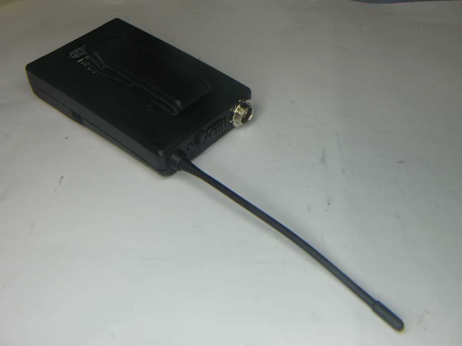 Wireless Microphone - FCC ID XQWUHFBPPR601 - Fender Musical Instruments (3)