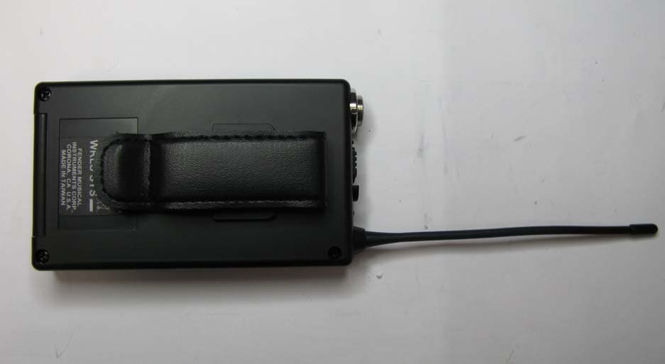 Wireless Microphone - FCC ID XQWUHFBPPR601 - Fender Musical Instruments (5)