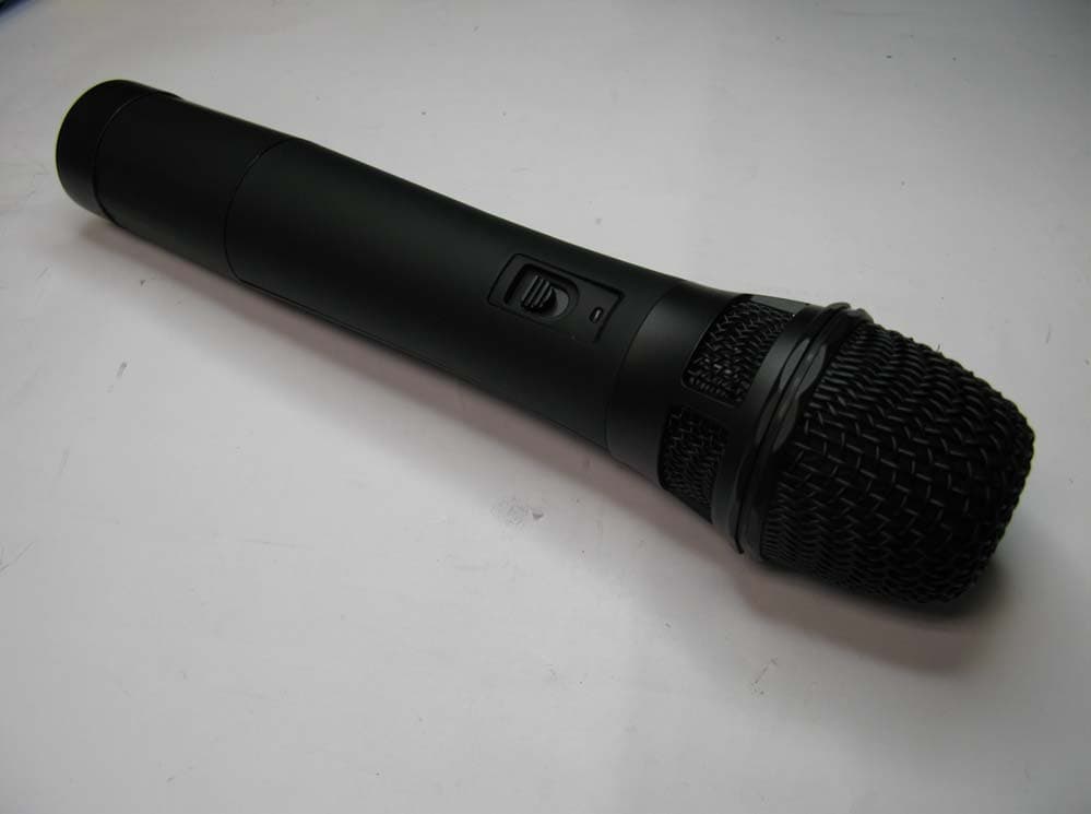 Wireless Microphone - FCC ID XQWUHFHHPR601 - Fender Musical Instruments