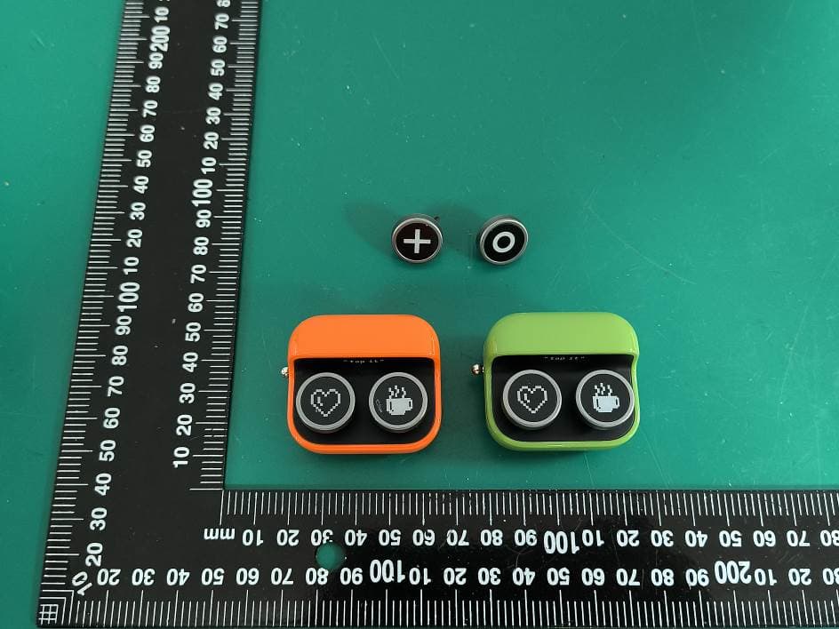 Wireless Page Turner, Bluetooth remote controller - FCC ID XR3-TAPPY - ONYX INTERNATIONAL INC. (2)