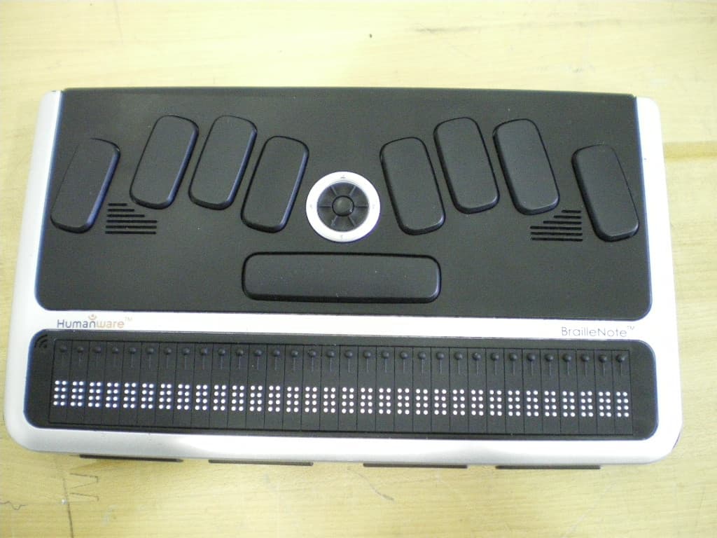 Braille note taker and terminal - FCC ID XT5APBT320 - Technologies Humanware Inc. (3)