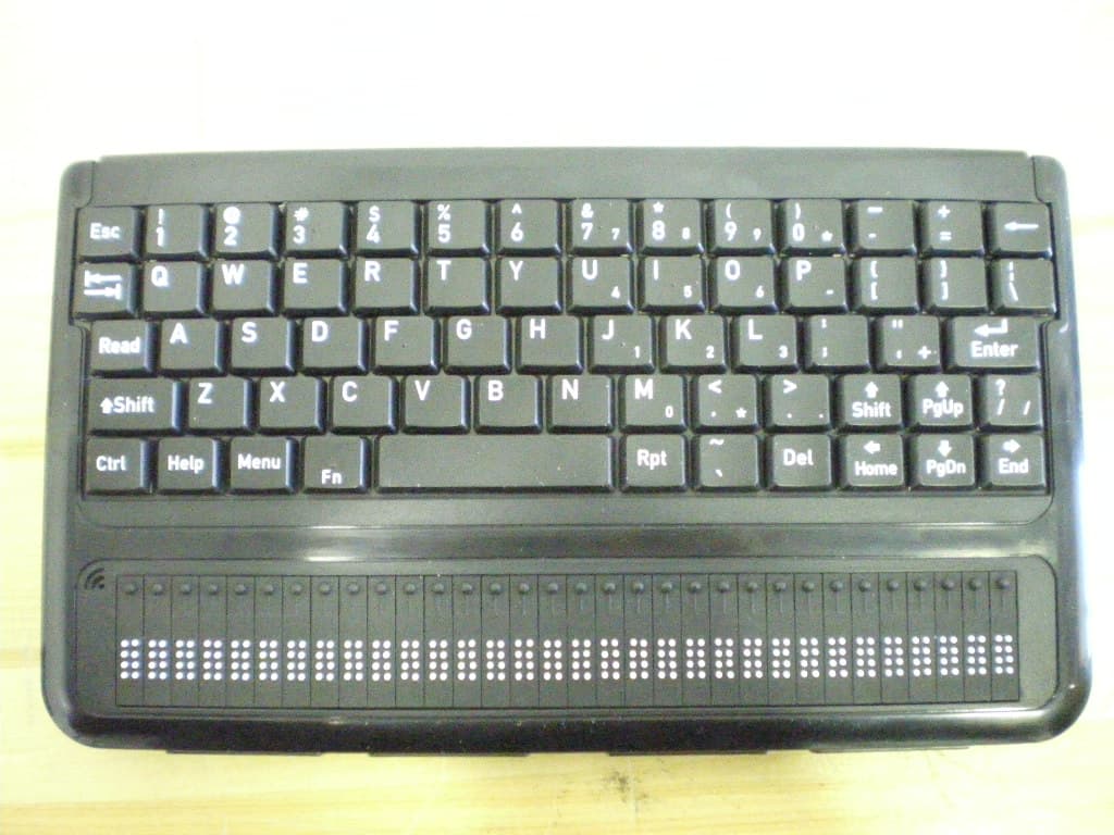 Braille note taker and terminal - FCC ID XT5APBT320 - Technologies Humanware Inc. (4)