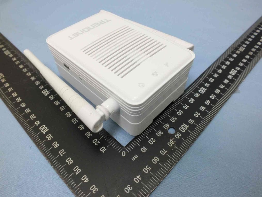 AC1200 WiFi Range Extender - FCC ID XU8TEW822DRE - TRENDNET, Inc. (2)