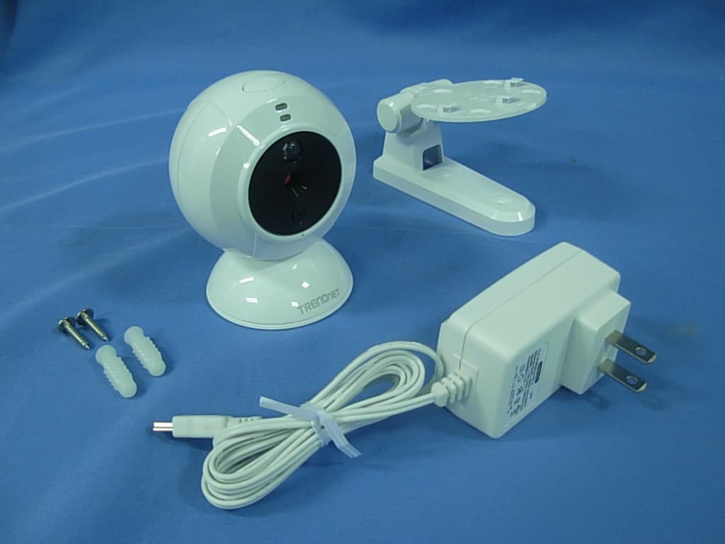 Wireless Day/Night Cloud Camera - FCC ID XU8TVIP742743 - TRENDNET, Inc. (3)