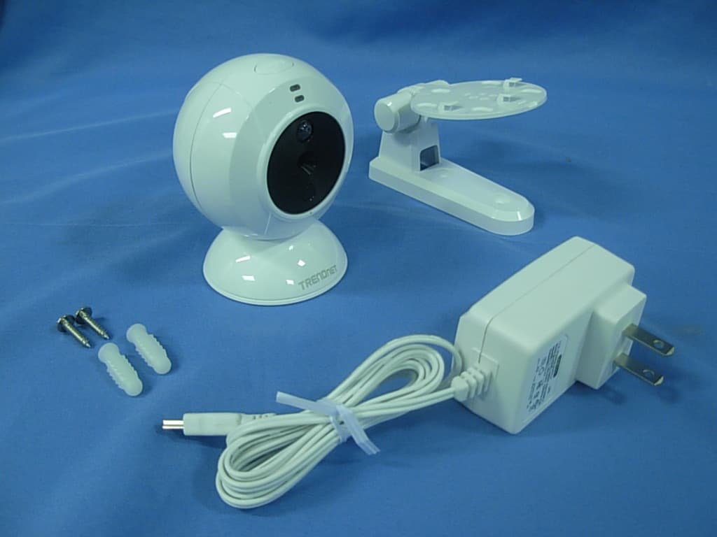 Wireless Day/Night Cloud Camera - FCC ID XU8TVIP742743 - TRENDNET, Inc.